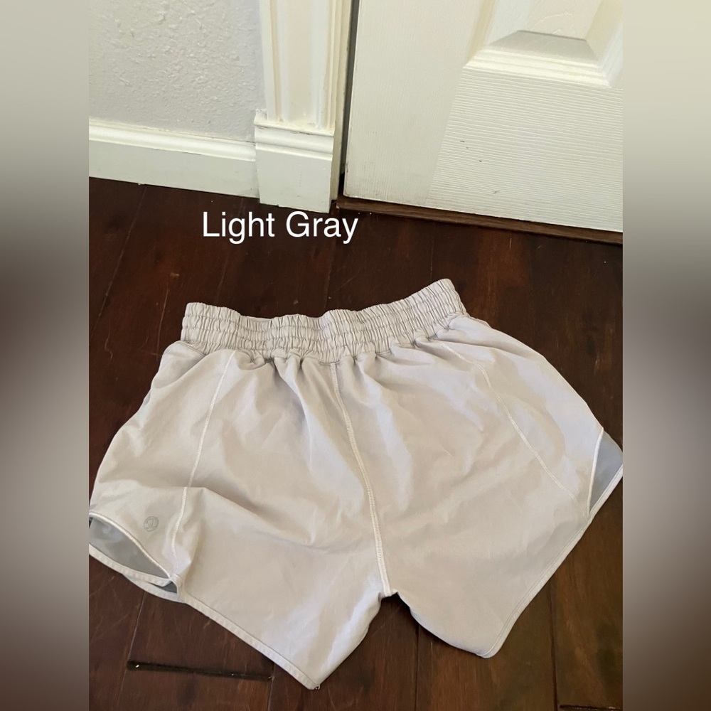 Lululemon Hotty Hot Shorts Lined Light Gray sz 8 circle 4 inches
